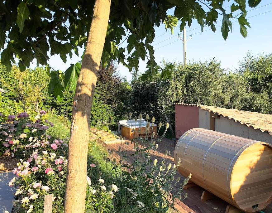 Gite De Charme 5 Etoiles Pour Couple Avec Sauna Et Jacuzzi Exterieurs Privatifs Peaugres Luaran gambar