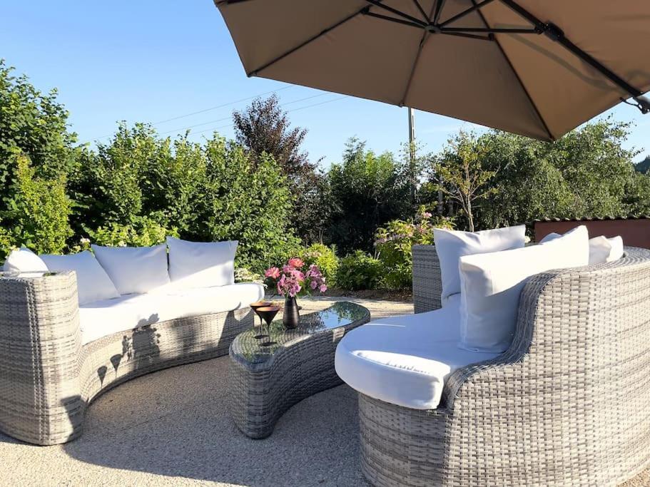 Gite De Charme 5 Etoiles Pour Couple Avec Sauna Et Jacuzzi Exterieurs Privatifs Peaugres Luaran gambar
