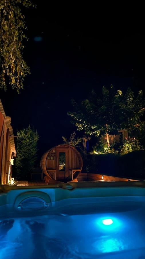 Gite De Charme 5 Etoiles Pour Couple Avec Sauna Et Jacuzzi Exterieurs Privatifs Peaugres Luaran gambar